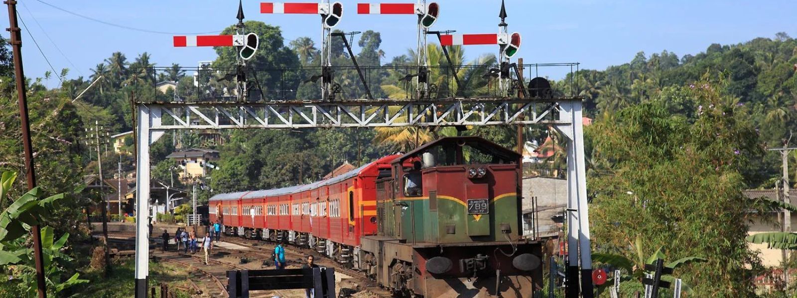 Trains Operate Amid Stationmasters’ Strike